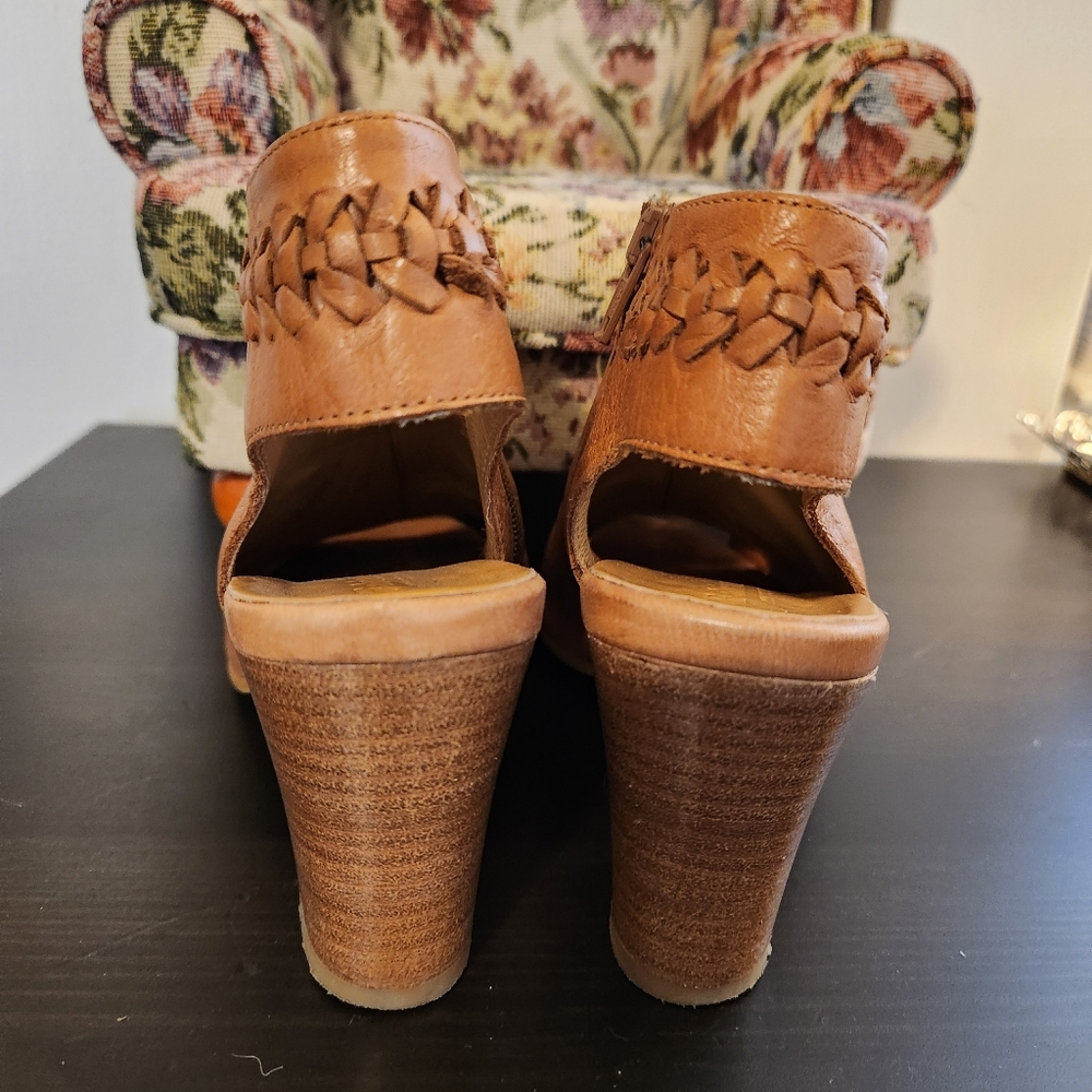 Fabianelli Cognac Ankle Booties with Chunky Heel and Crisscross Detail - Picture 3 of 4